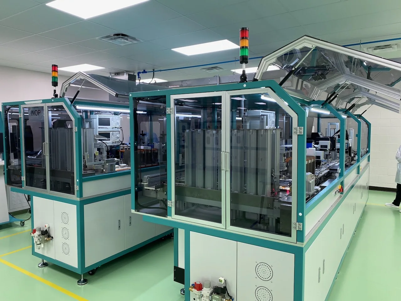 Integrated Perso machine for smart card programming, secure key loading and personalization